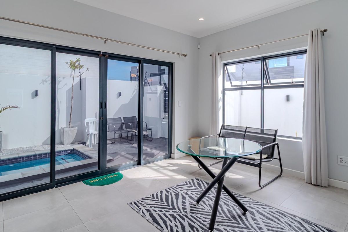 Four bedroom House for Sale in Sandown - Photo 5