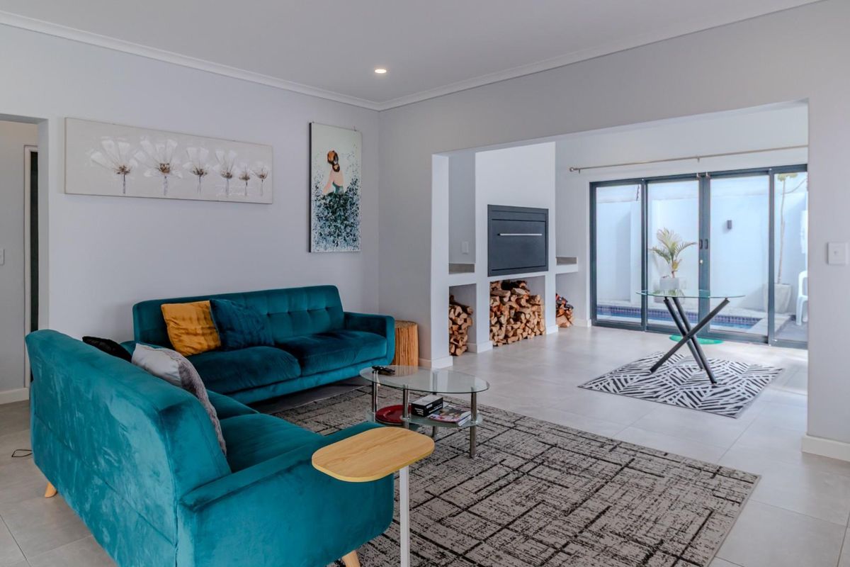 Four bedroom House for Sale in Sandown - Photo 4
