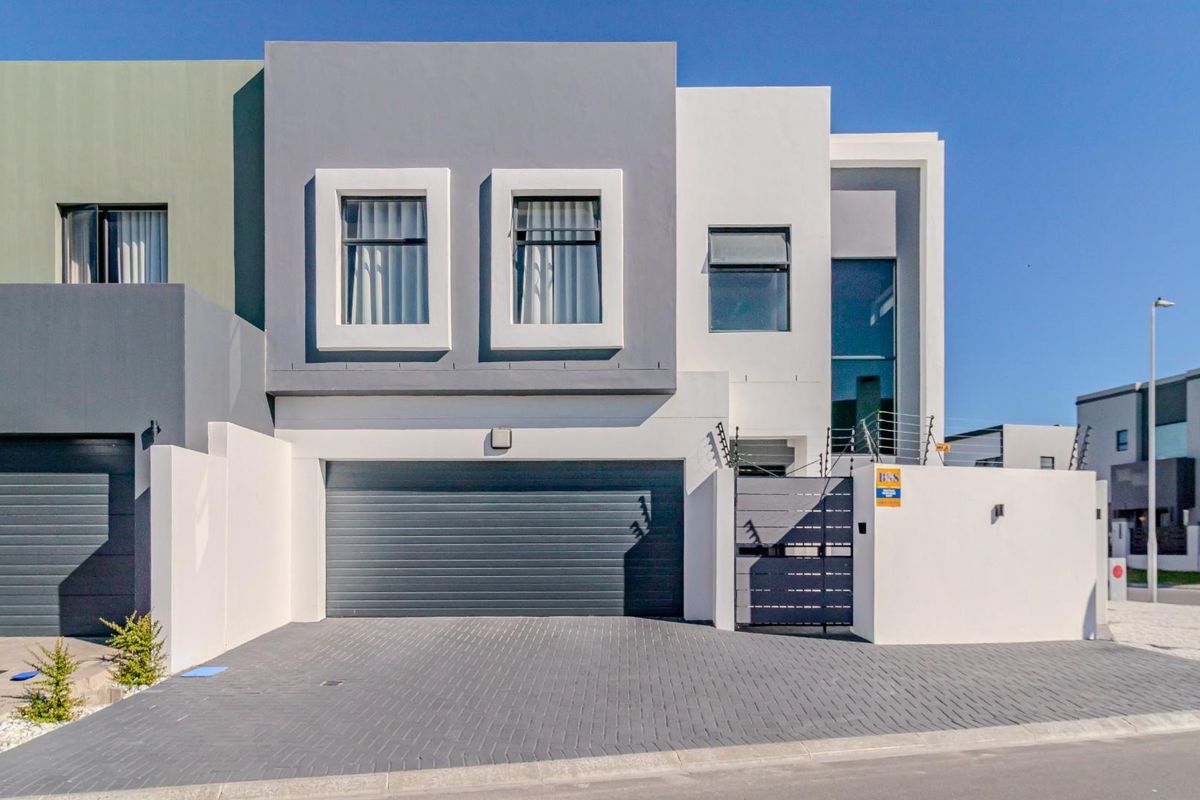 Four bedroom House for Sale in Sandown - Photo 4