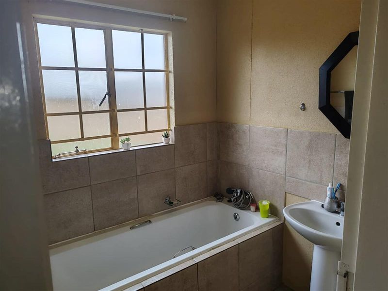 3-Bedroom House for Sale in Klerksoord, Akasia, Gauteng - Photo 8