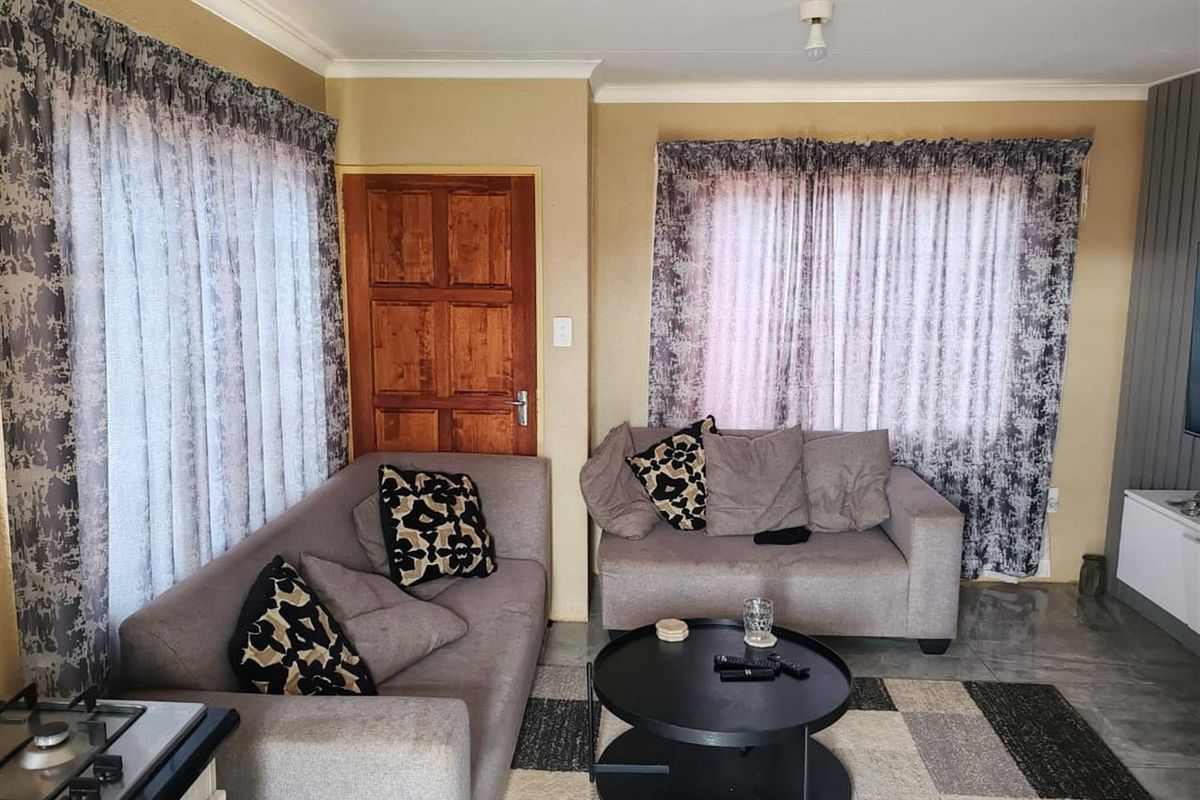 3-Bedroom House for Sale in Klerksoord, Akasia, Gauteng - Photo 2