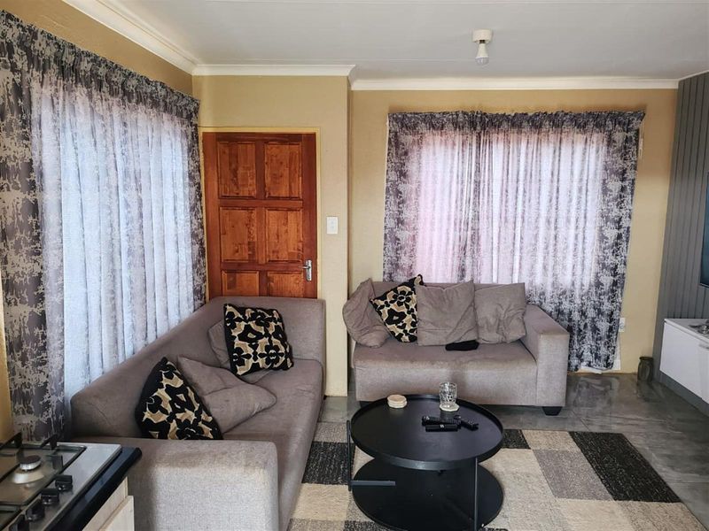 3-Bedroom House for Sale in Klerksoord, Akasia, Gauteng - Photo 2