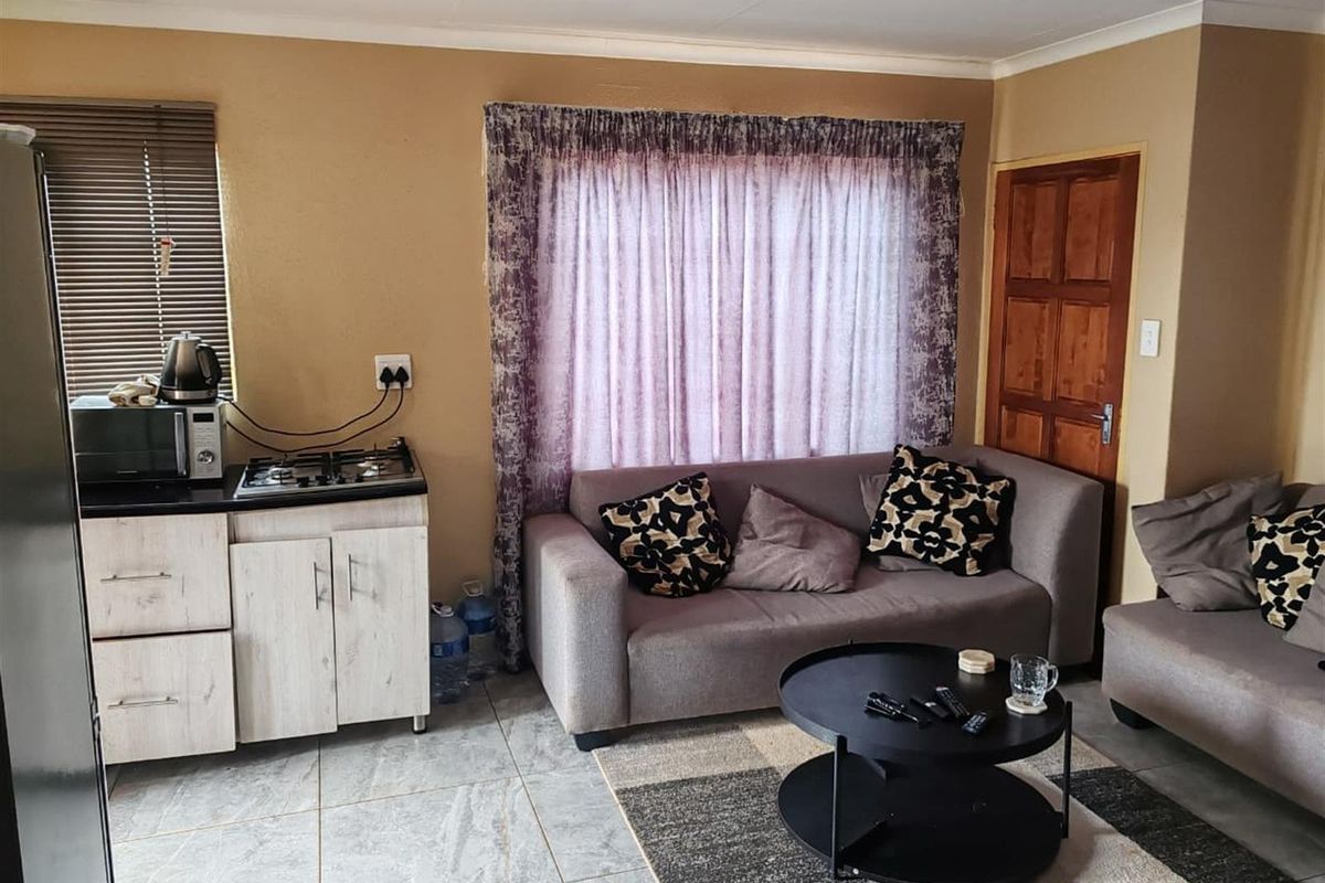 3-Bedroom House for Sale in Klerksoord, Akasia, Gauteng - Photo 5