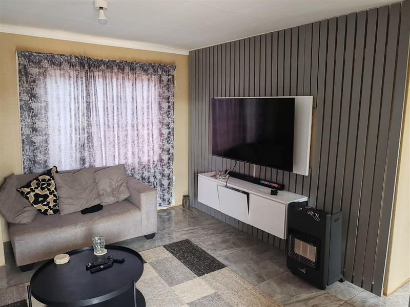 3-Bedroom House for Sale in Klerksoord, Akasia, Gauteng - Photo 3