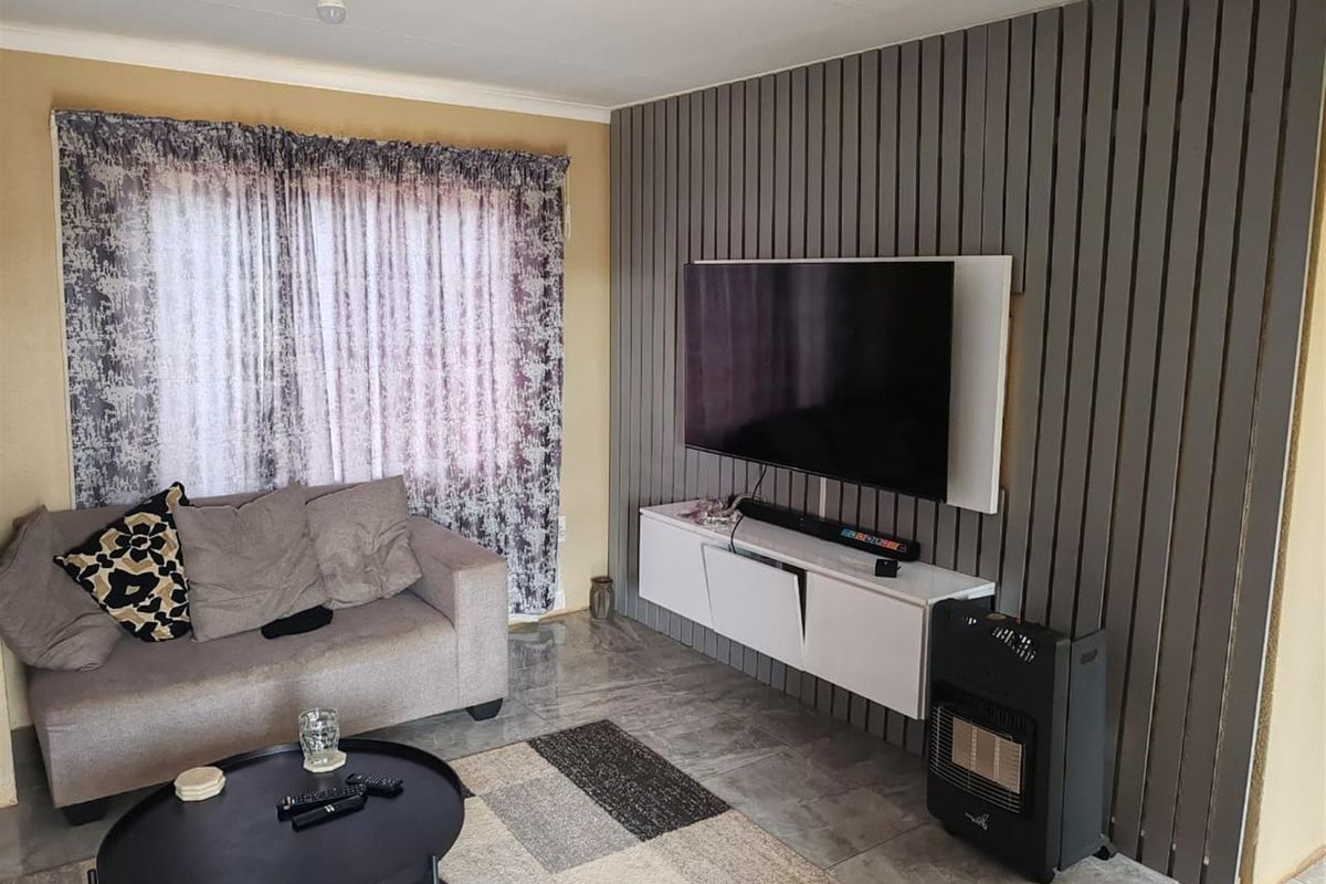 3-Bedroom House for Sale in Klerksoord, Akasia, Gauteng - Photo 3