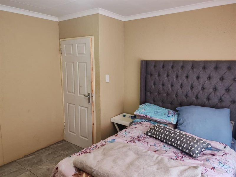 3-Bedroom House for Sale in Klerksoord, Akasia, Gauteng - Photo 10