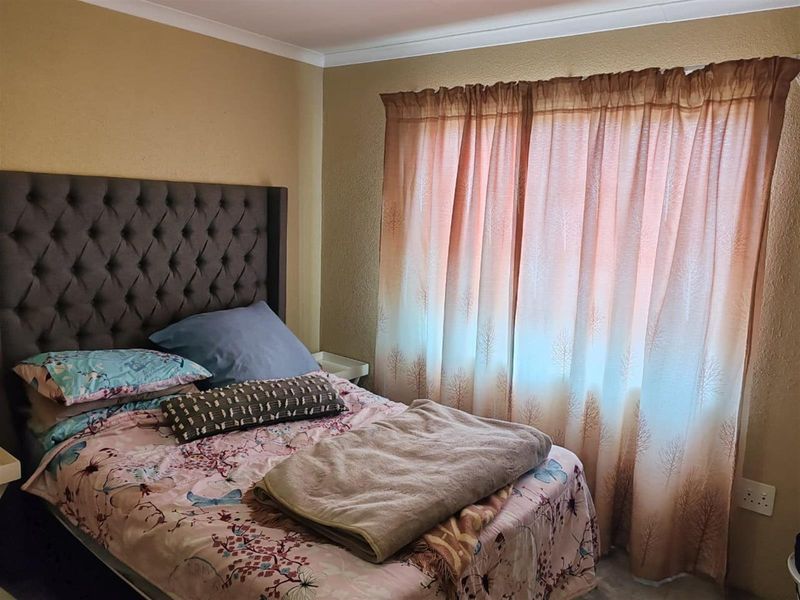 3-Bedroom House for Sale in Klerksoord, Akasia, Gauteng - Photo 9