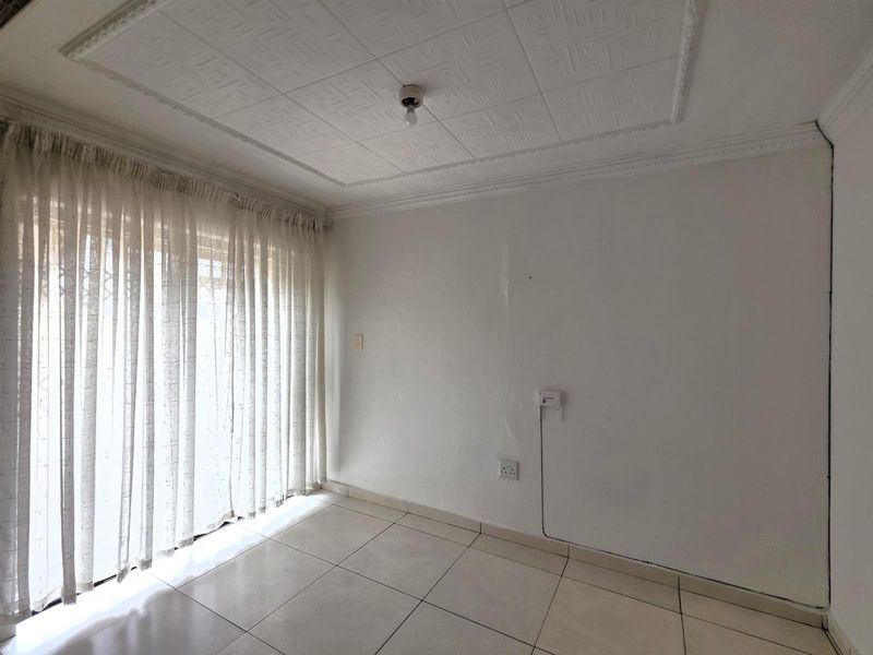 Well-Located 3 Bedroom Home in Philip Nel Park - Move-In Ready - Photo 9