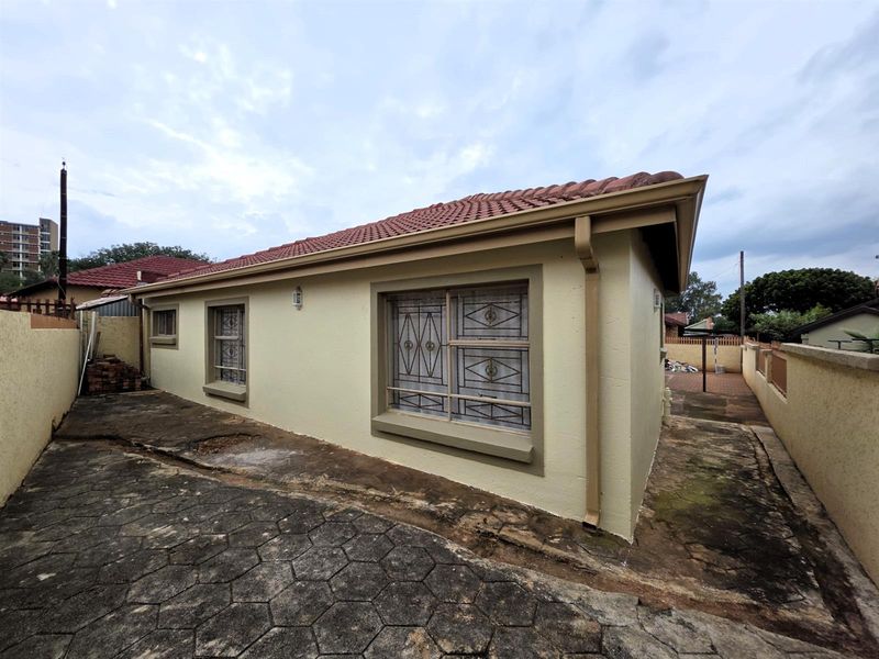 Well-Located 3 Bedroom Home in Philip Nel Park - Move-In Ready - Photo 2