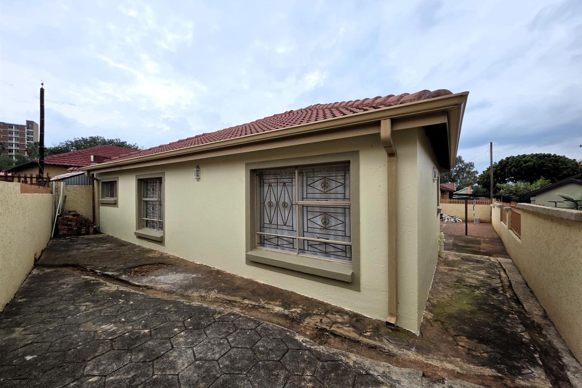 Well-Located 3 Bedroom Home in Philip Nel Park - Move-In Ready - Photo 2