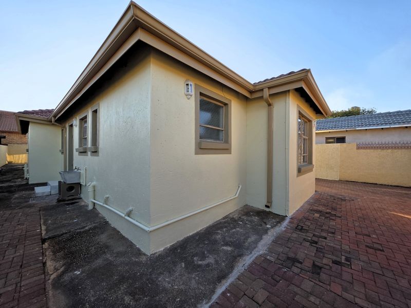 Well-Located 3 Bedroom Home in Philip Nel Park - Move-In Ready - Photo 2