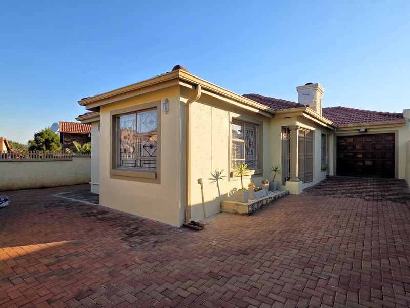 Well-Located 3 Bedroom Home in Philip Nel Park - Move-In Ready - Photo 1