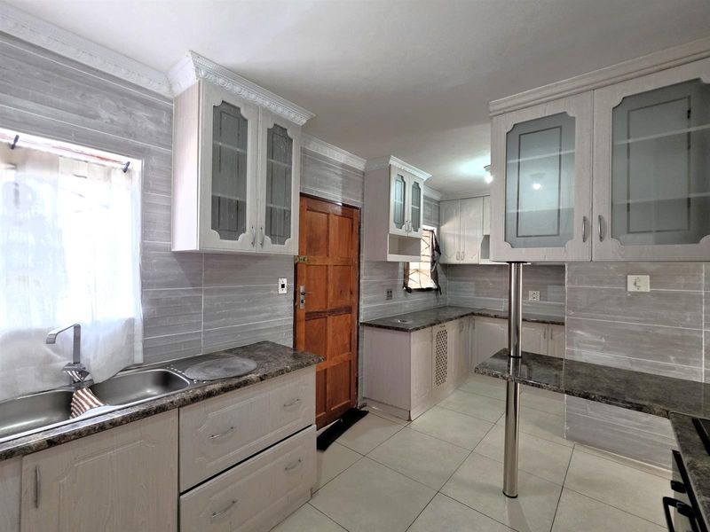 Well-Located 3 Bedroom Home in Philip Nel Park - Move-In Ready - Photo 6