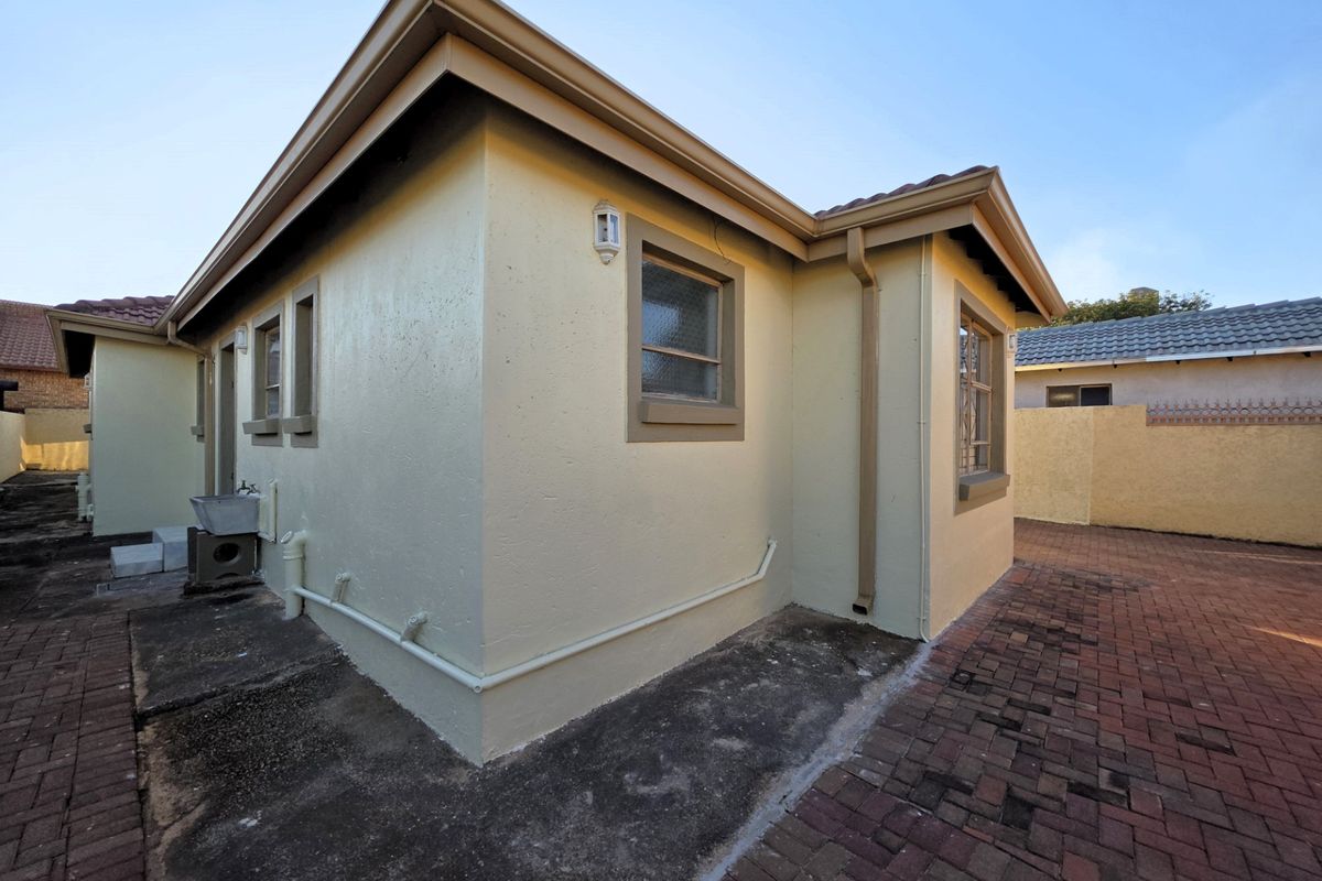 Well-Located 3 Bedroom Home in Philip Nel Park - Move-In Ready - Photo 2