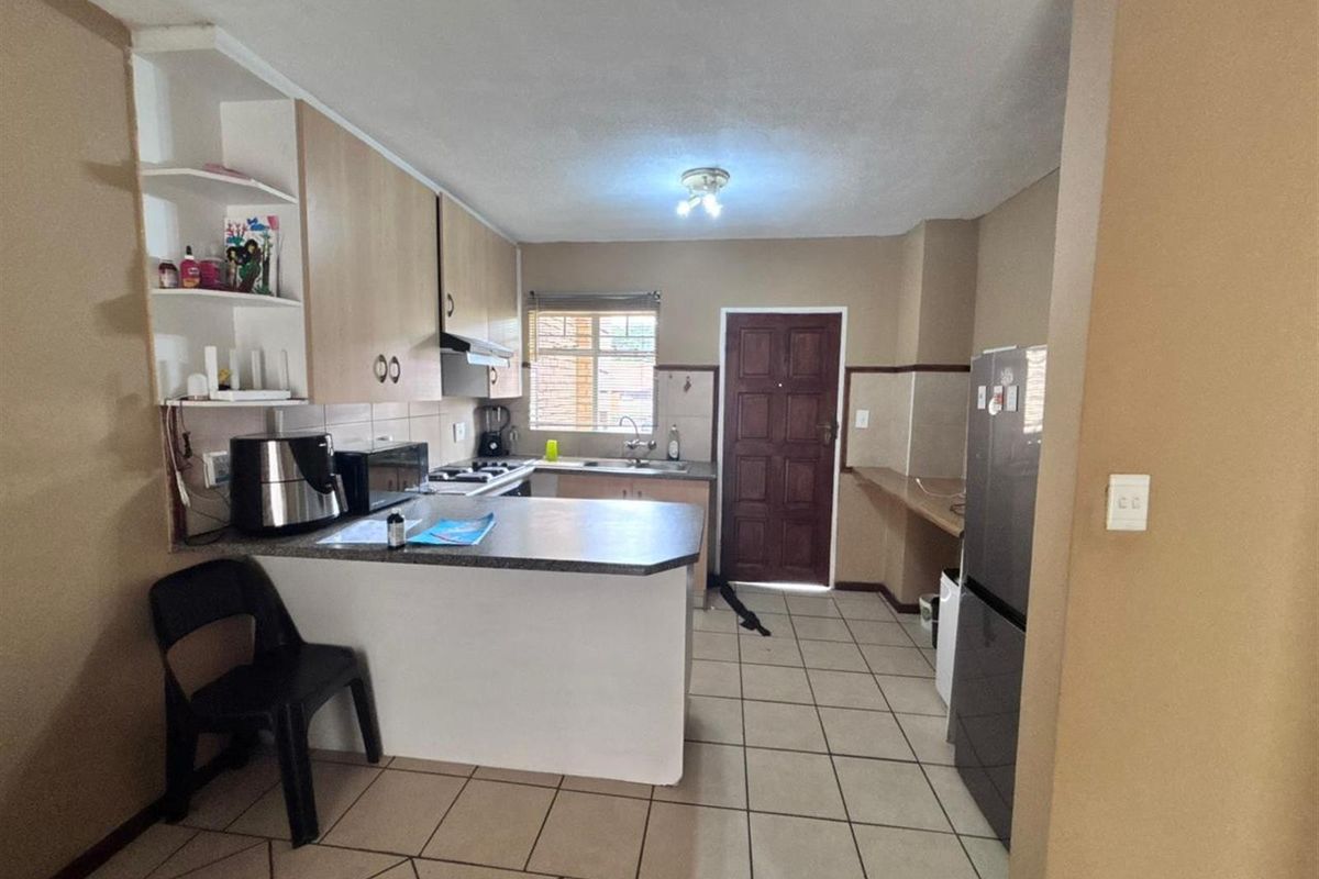 Charming 2 bedroom ground floor apartment for rental in Wonderpark Estate - Photo 3