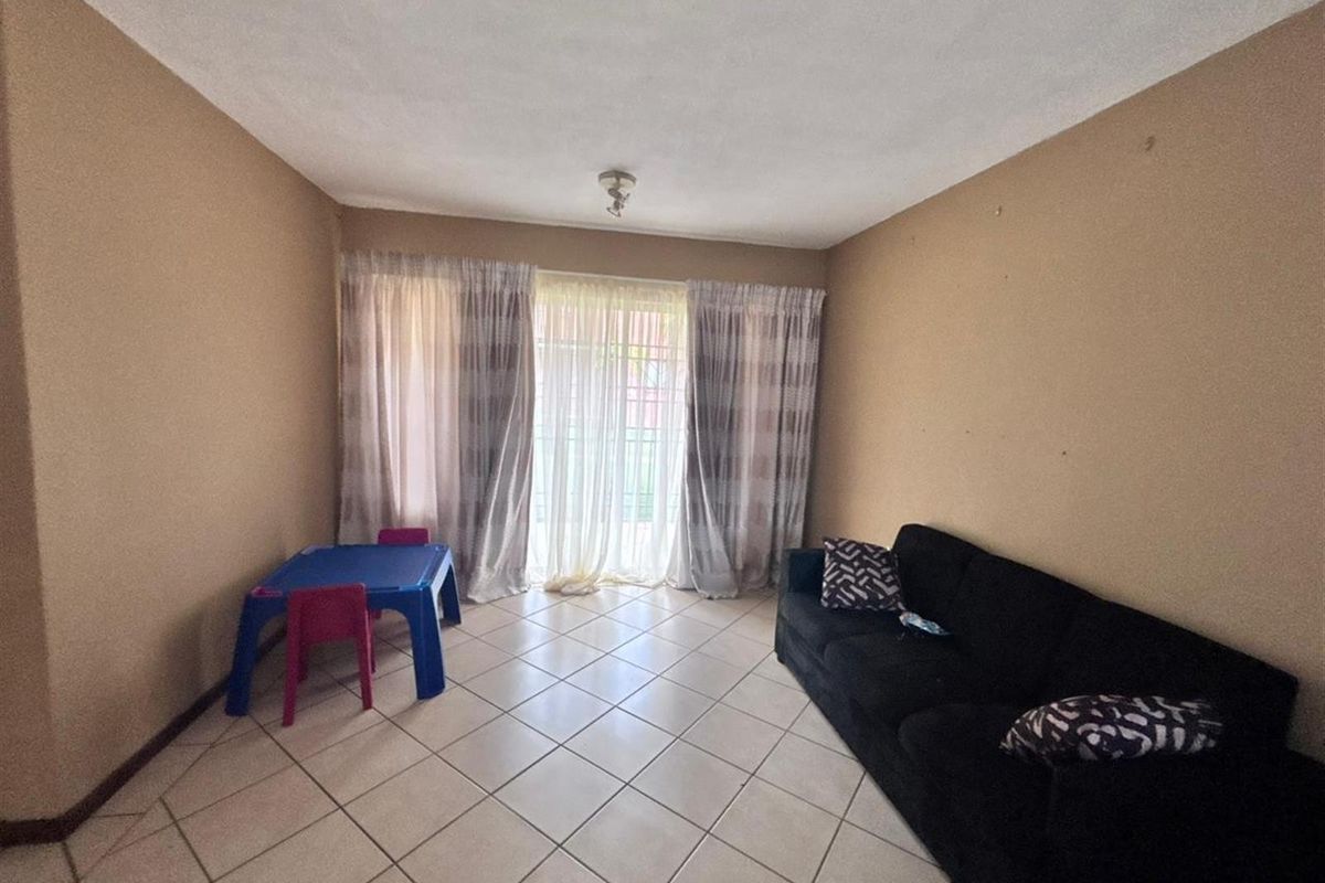 Charming 2 bedroom ground floor apartment for rental in Wonderpark Estate - Photo 4