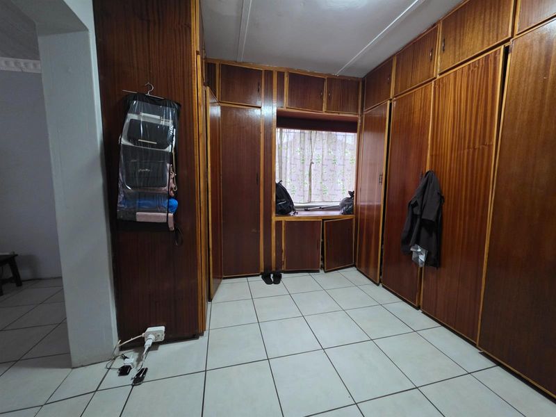 Spacious Family Home with Cottage in Uitsig, - Photo 6