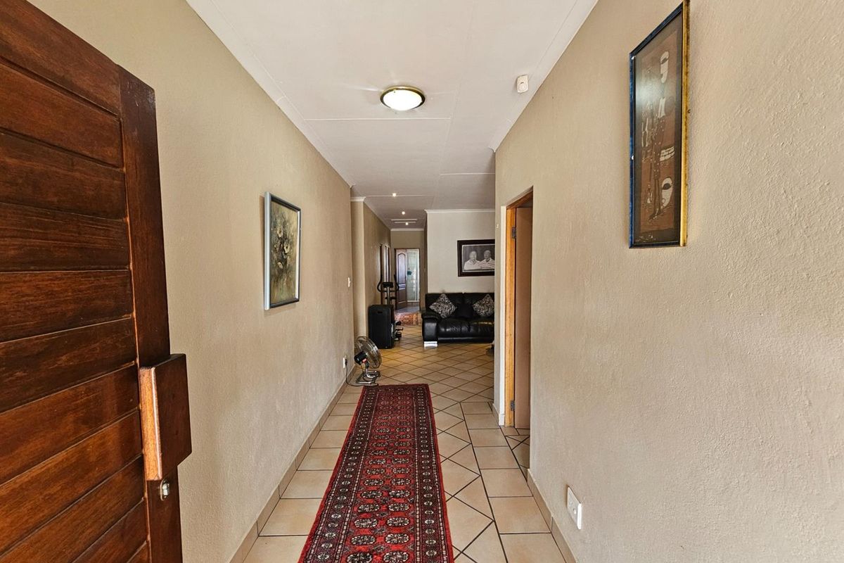 House For Sale in Colts Hill White River - Photo 2