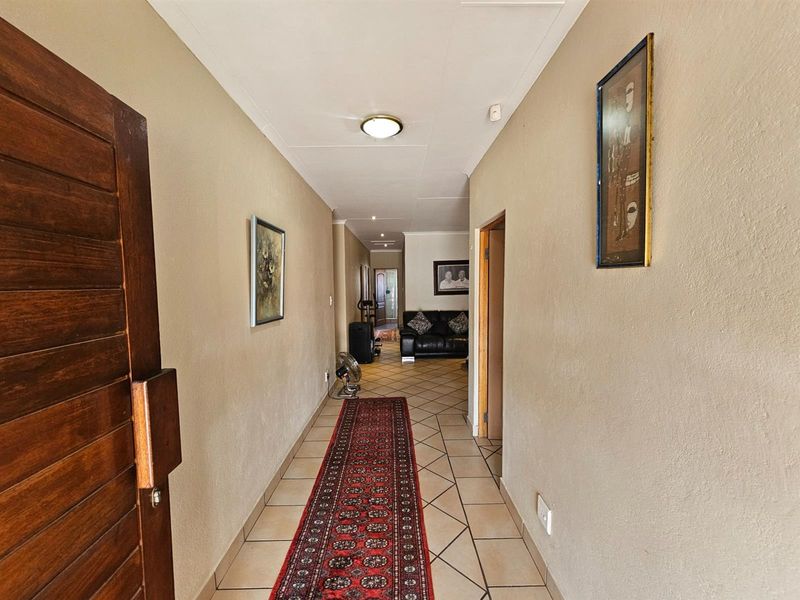 House For Sale in Colts Hill White River - Photo 2