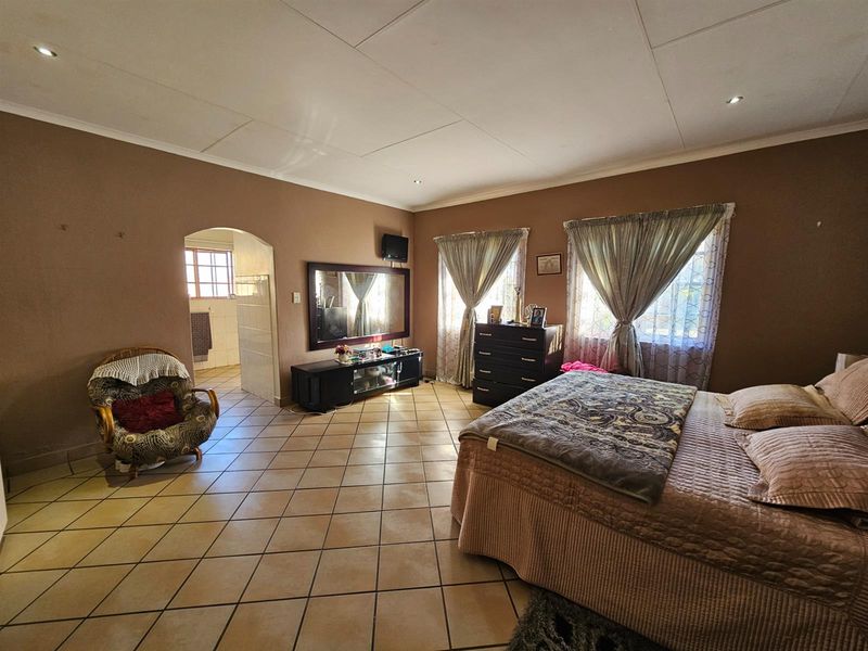 House For Sale in Colts Hill White River - Photo 3
