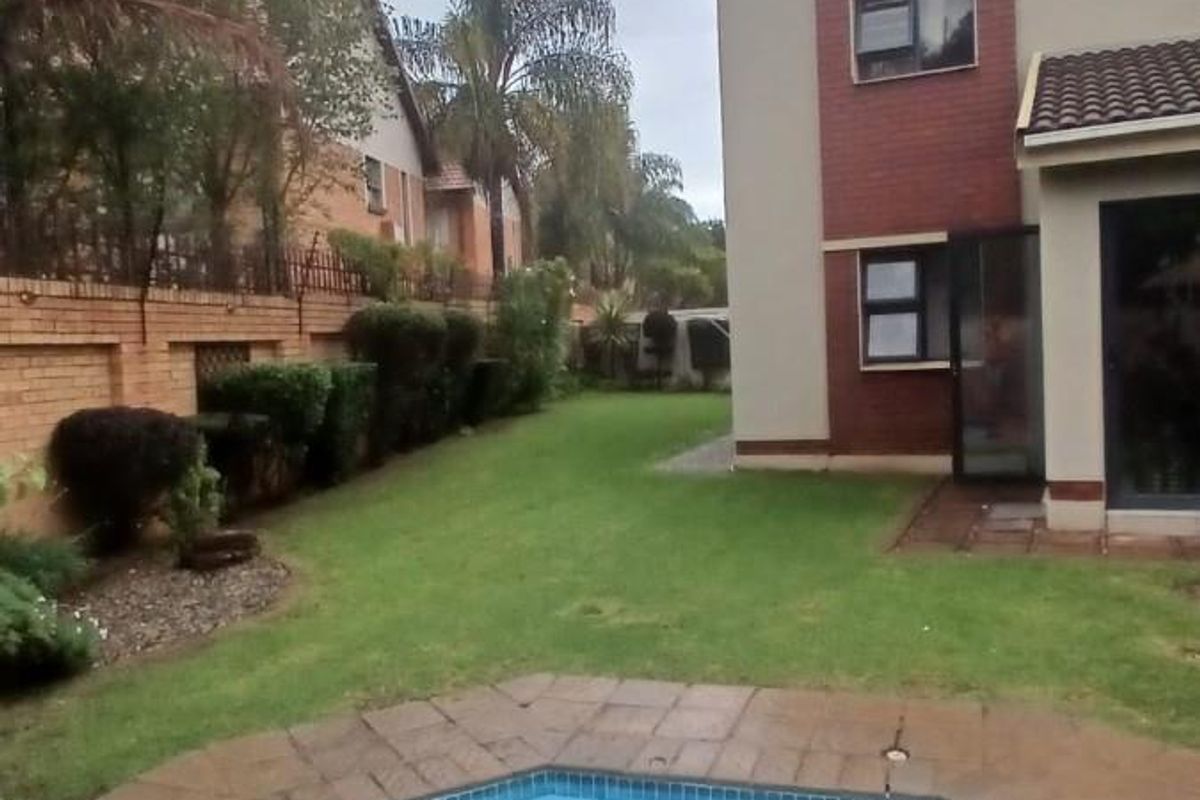 3 Bedroom House For Sale in Equestria, Pretoria - Photo 3