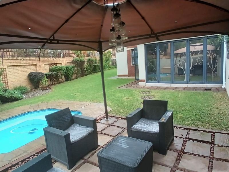 3 Bedroom House For Sale in Equestria, Pretoria - Photo 10