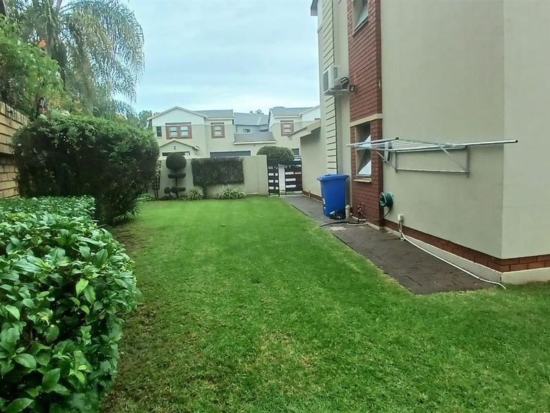 3 Bedroom House For Sale in Equestria, Pretoria - Photo 8