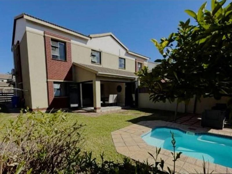 3 Bedroom House For Sale in Equestria, Pretoria - Photo 5