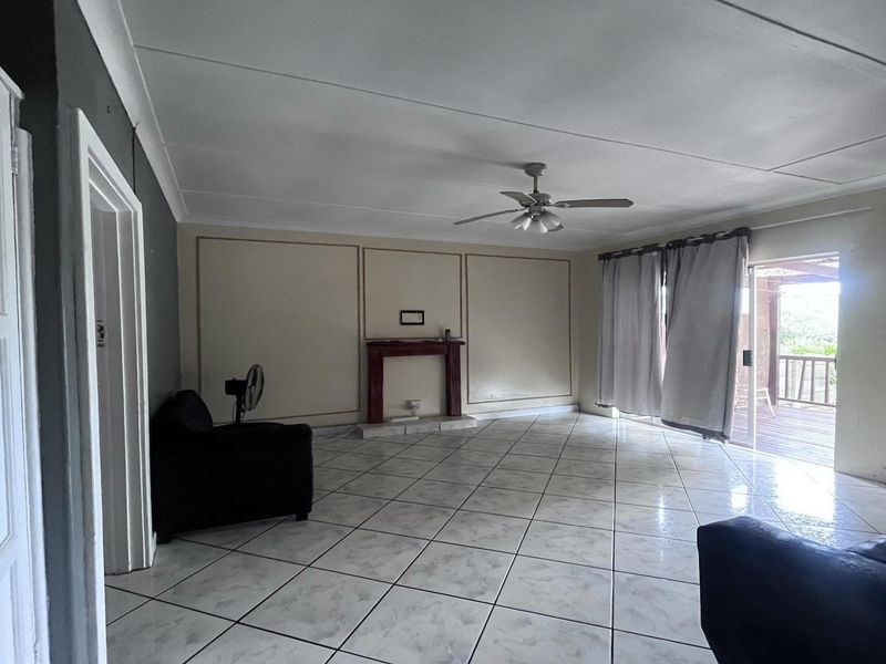 House For Sale in Stoneydrift, East London - Photo 3