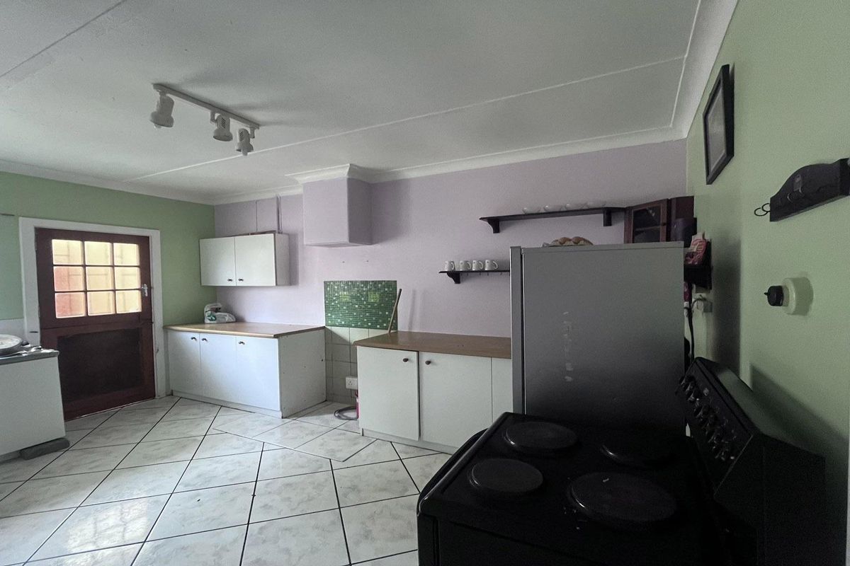 House For Sale in Stoneydrift, East London - Photo 2