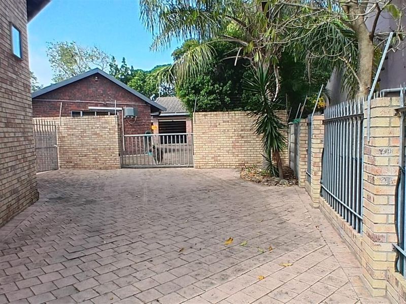 2 times 4 Bedroom Houses plus Granny flat for Sale in Meer En See, Richards Bay - Photo 5