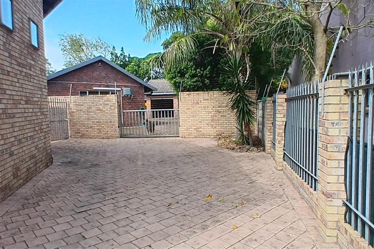 2 times 4 Bedroom Houses plus Granny flat for Sale in Meer En See, Richards Bay - Photo 5