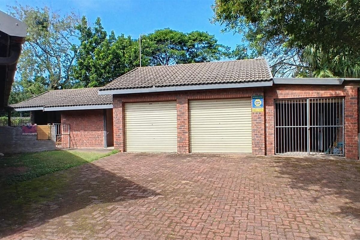 2 times 4 Bedroom Houses plus Granny flat for Sale in Meer En See, Richards Bay - Photo 3