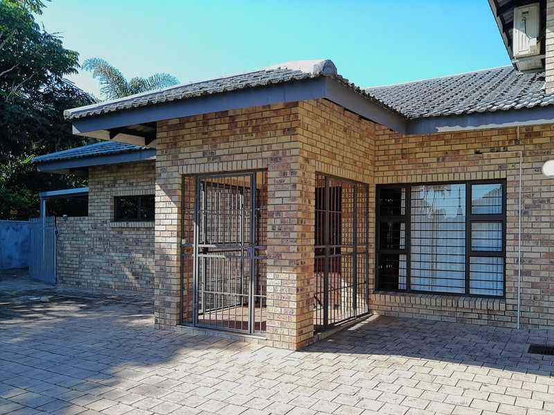2 times 4 Bedroom Houses plus Granny flat for Sale in Meer En See, Richards Bay - Photo 2