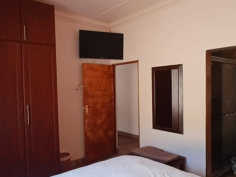 2 times 4 Bedroom Houses plus Granny flat for Sale in Meer En See, Richards Bay - Photo 10