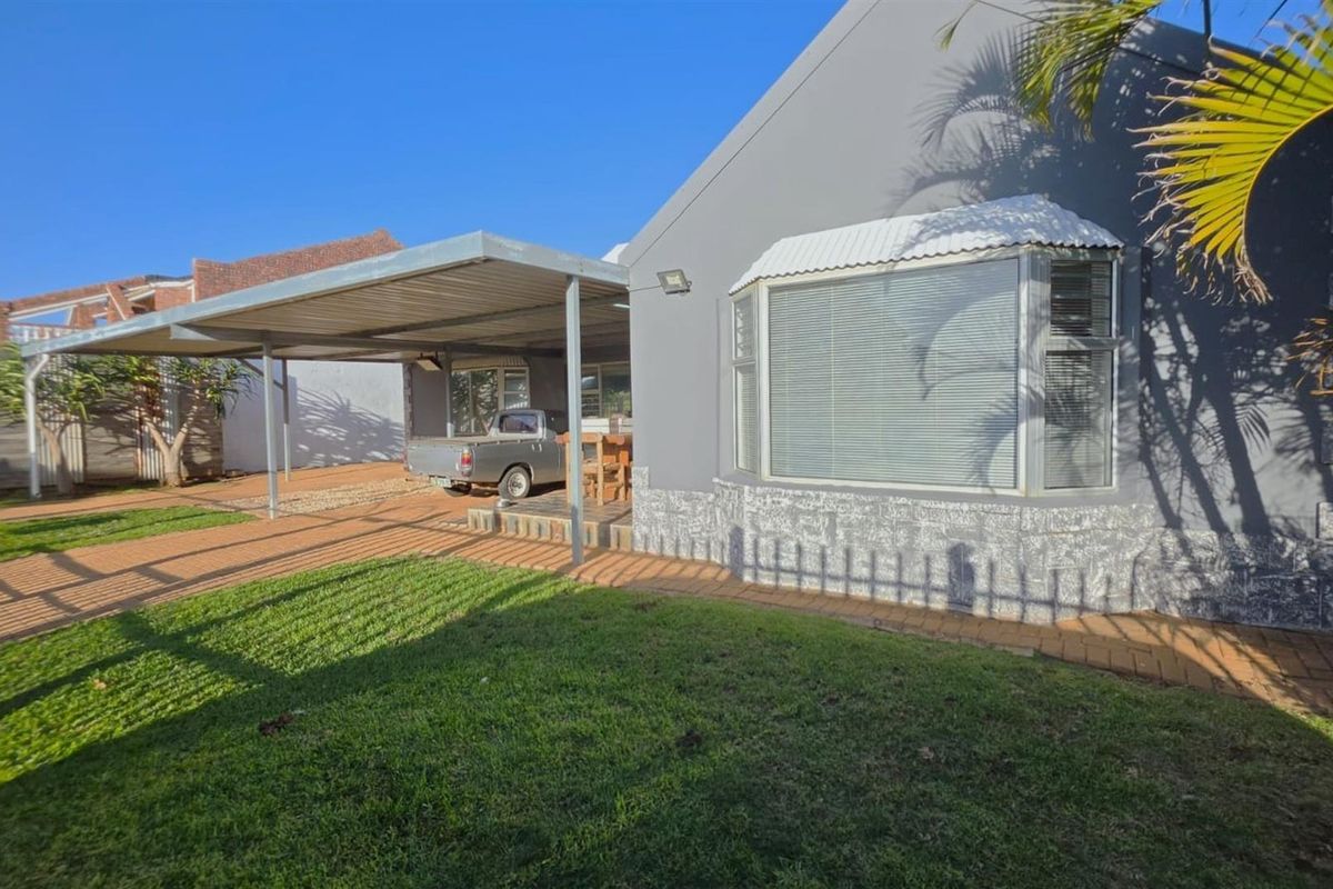 Spacious 4 Bedroom Family Home with Entertainment area | Near Beaches, Surf Spots - Photo 2