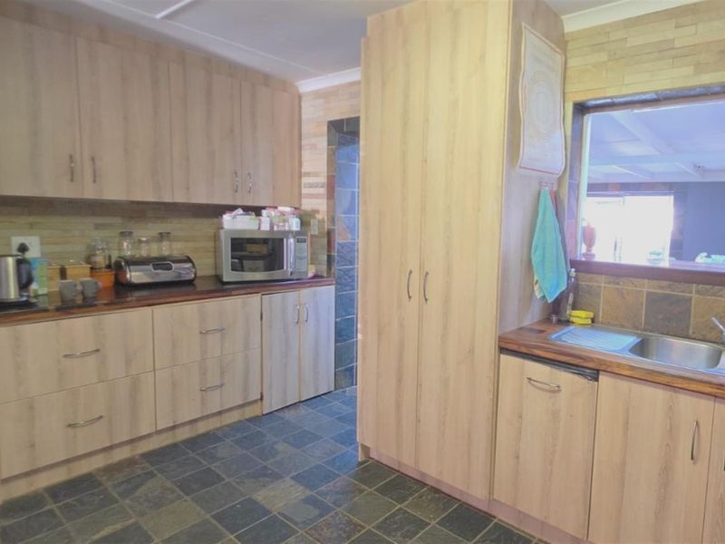 Spacious Family Home for Sale in Jeffreys Bay | Near Beaches, Surf Spots andTop Schools - Photo 10