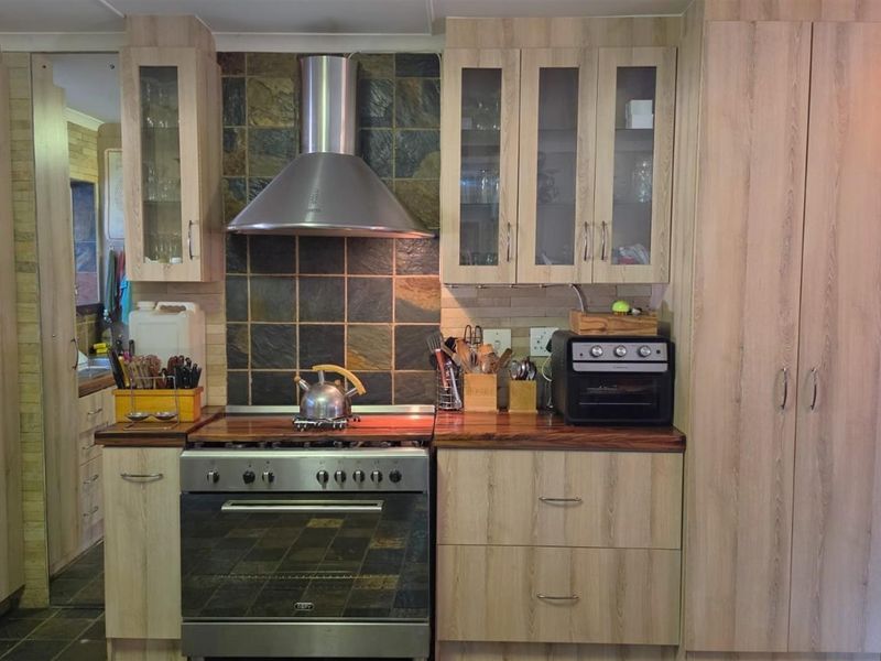 Spacious Family Home for Sale in Jeffreys Bay | Near Beaches, Surf Spots andTop Schools - Photo 9