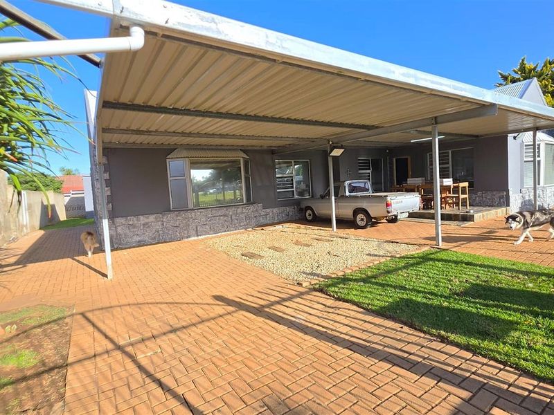 Spacious Family Home for Sale in Jeffreys Bay | Near Beaches, Surf Spots andTop Schools - Photo 3