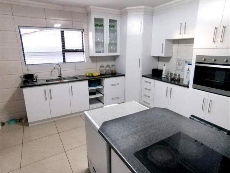 House For Sale in Vergenoeg, Kimberley - Photo 1