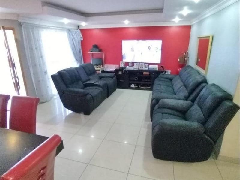 House For Sale in Vergenoeg, Kimberley - Photo 4