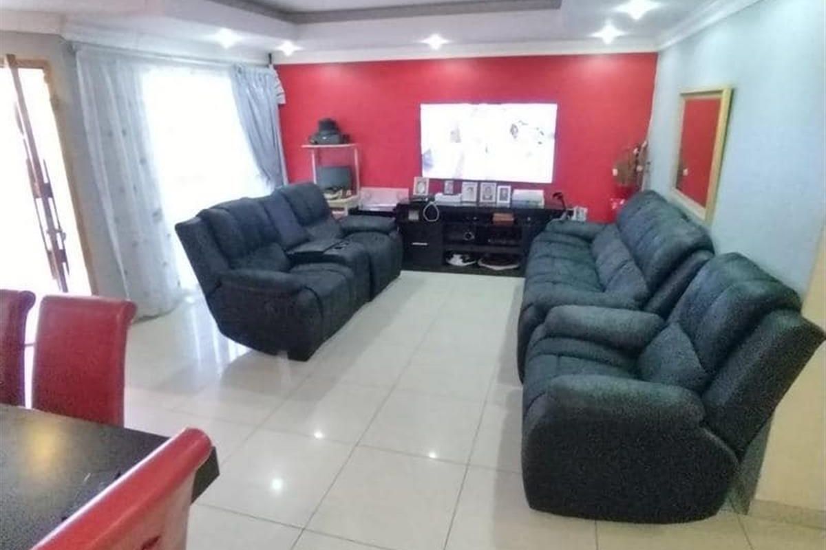 House For Sale in Vergenoeg, Kimberley - Photo 4