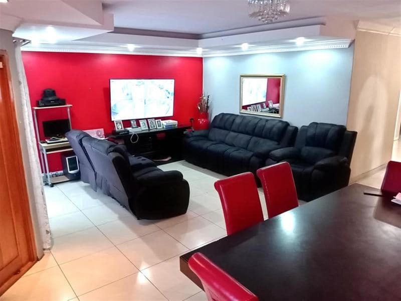 House For Sale in Vergenoeg, Kimberley - Photo 3