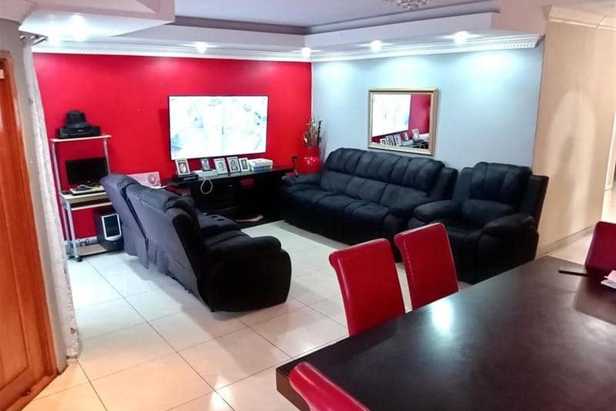 House For Sale in Vergenoeg, Kimberley - Photo 3
