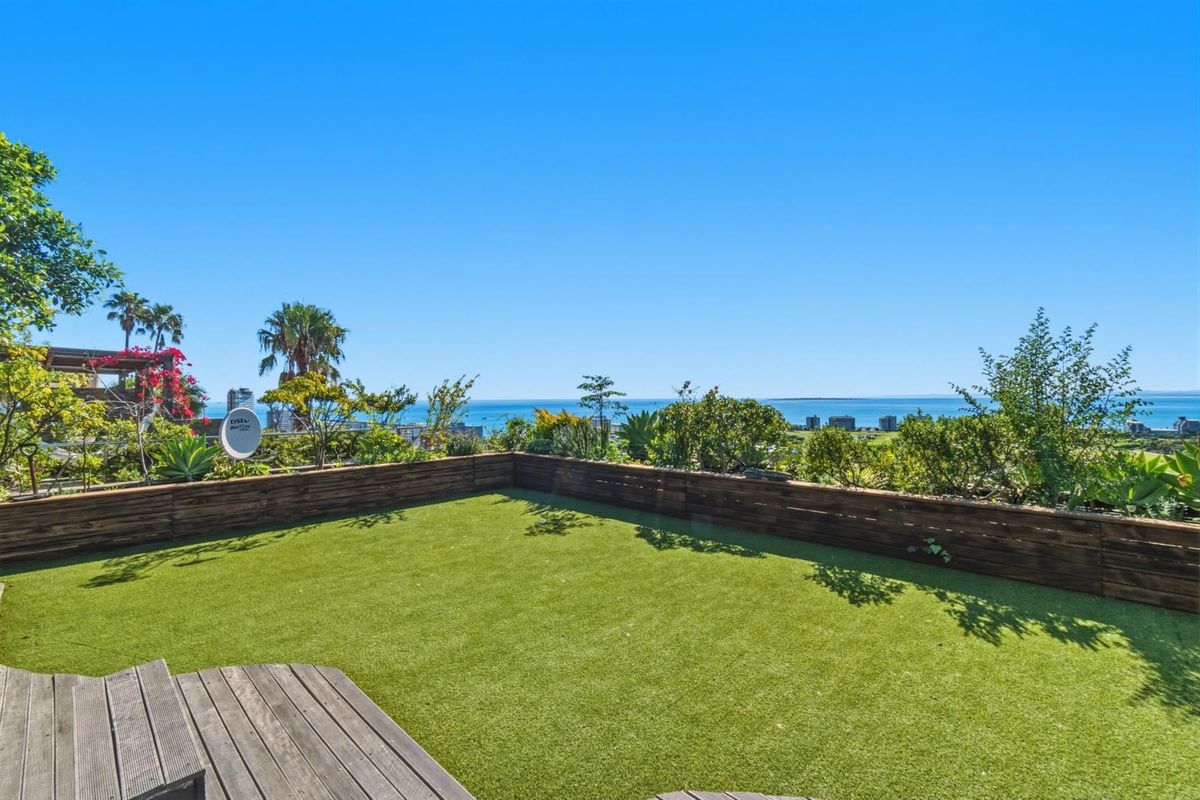 5 Bedroom Green Point Home with 220 sqm Rooftop Terrace, Ocean Views and Airbnb Flatlet - Photo 3