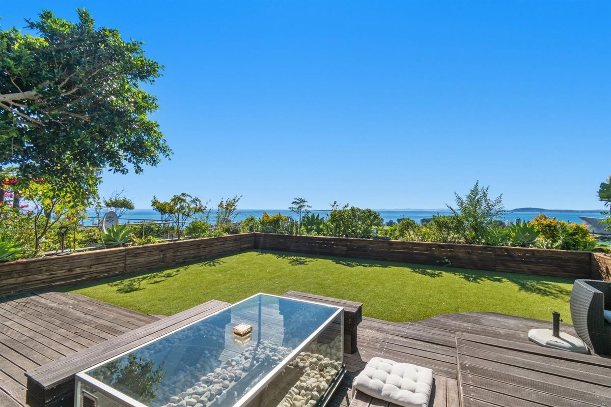 5 Bedroom Green Point Home with 220 sqm Rooftop Terrace, Ocean Views and Airbnb Flatlet - Photo 2