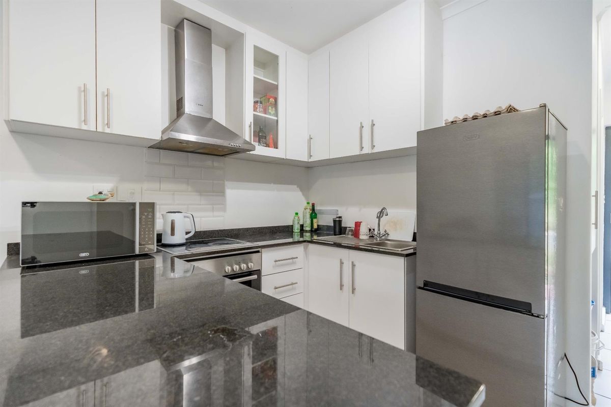 Luxury and Modern Apartment For Sale in Waterfall, KwaZulu-Natal - Photo 4