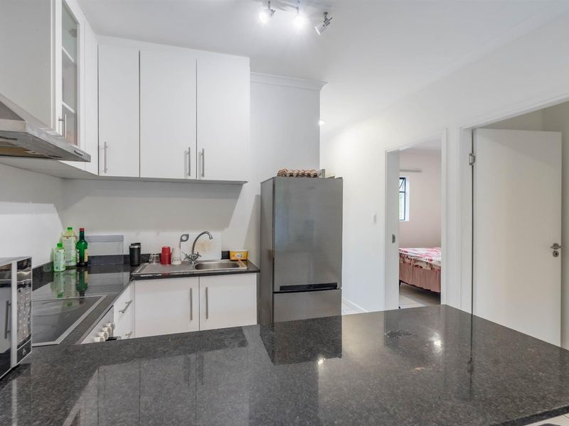 Luxury and Modern Apartment For Sale in Waterfall, KwaZulu-Natal - Photo 3