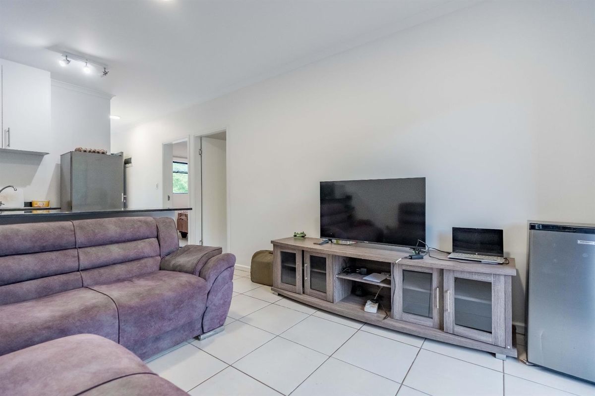 Luxury and Modern Apartment For Sale in Waterfall, KwaZulu-Natal - Photo 2