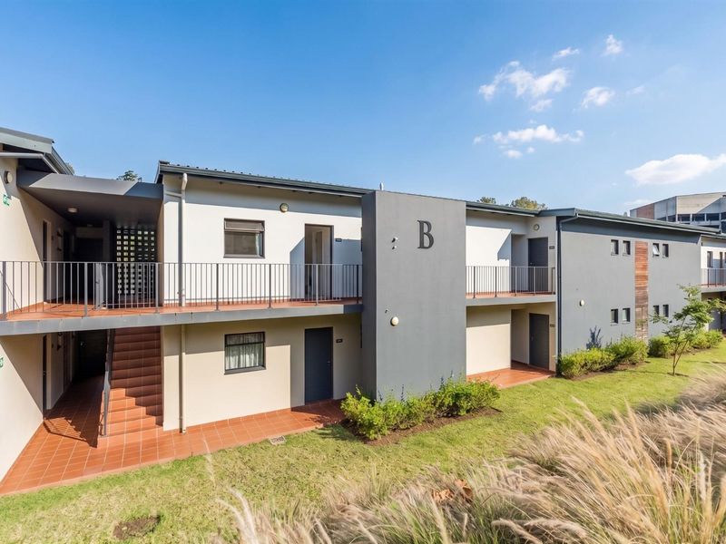 Luxury and Modern Apartment For Sale in Waterfall, KwaZulu-Natal - Photo 5